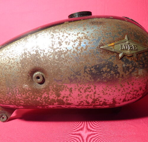 DEPOSITO LUBE CON ANAGRAMAS METALICOS