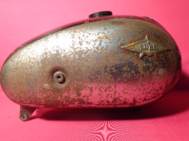 DEPOSITO LUBE CON ANAGRAMAS METALICOS