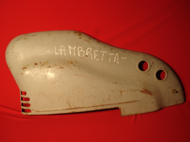 TAPA LAMBRETTA 125 LD IZQUIERDA (2 agujeros)