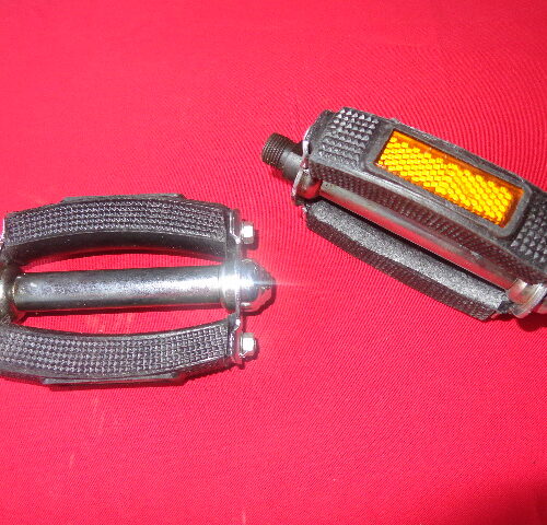 PEDALES BICICLETA NEGROS CON REFLECTANTE