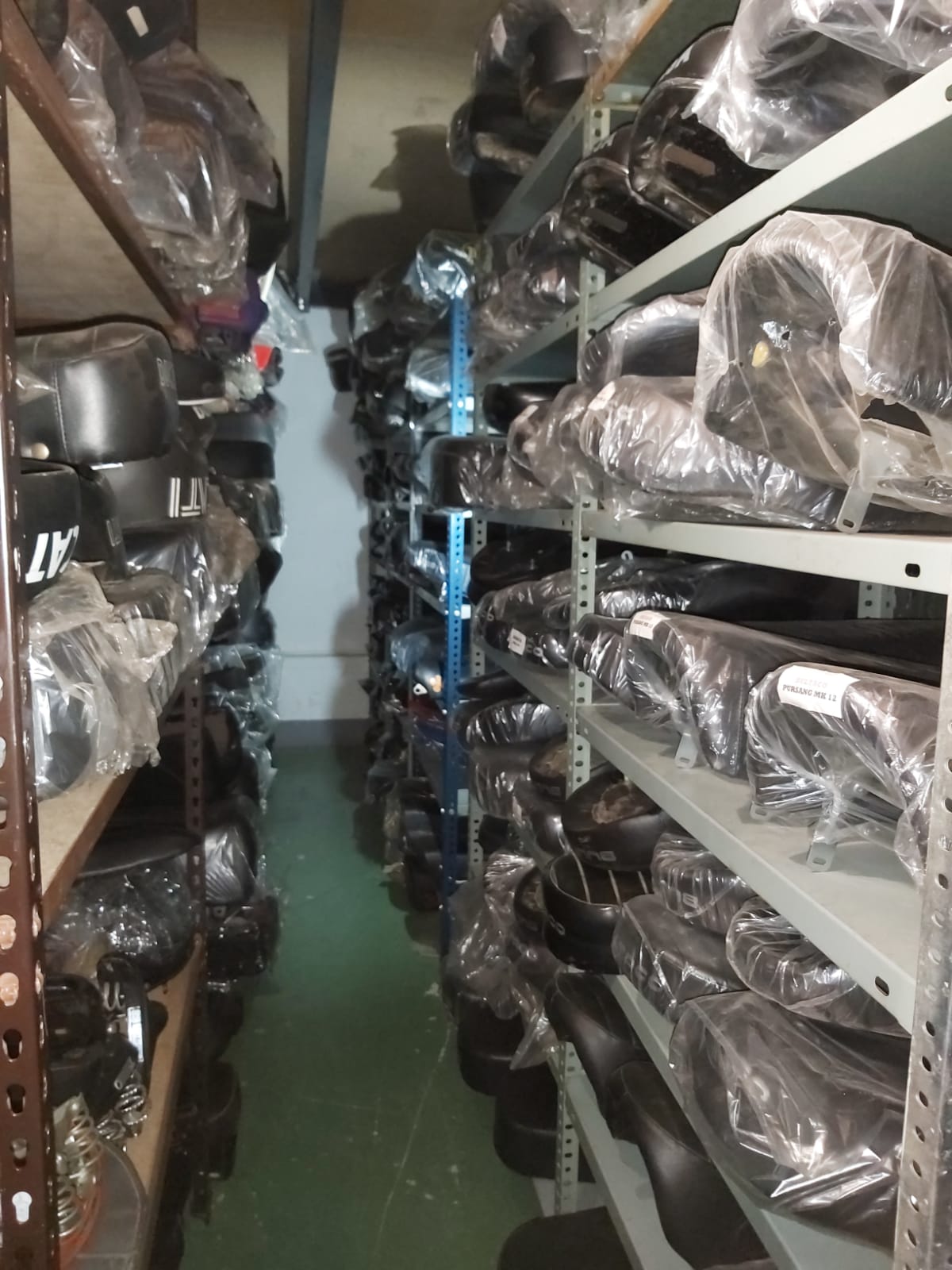 Asientos para bultaco, montesa, ossa, derbi, sanglas, vespino, soriano, mv, cofersa, iresa, ducati, etc...