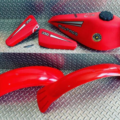 Bultaco sherpa 250/350 modelo 199 roja plasticos y depósito