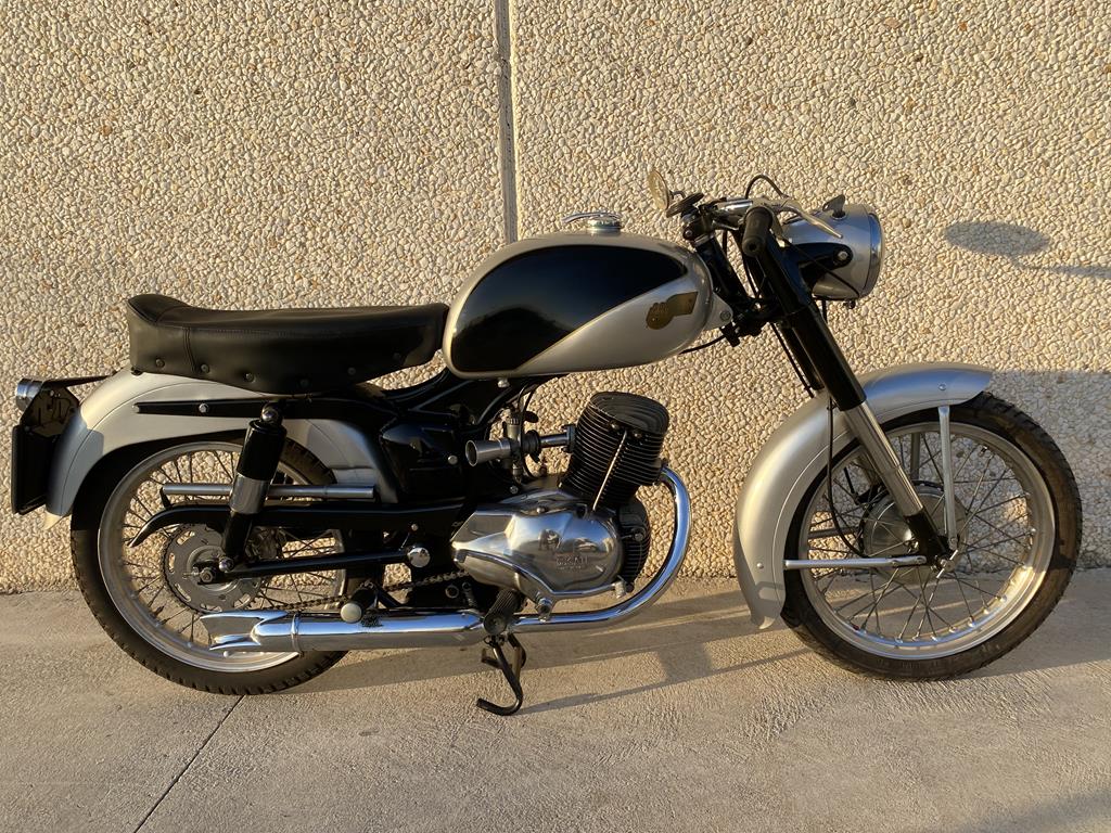 Ducati 98 sport años 50